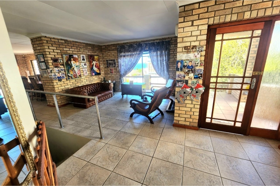 6 Bedroom Property for Sale in Wavecrest Eastern Cape